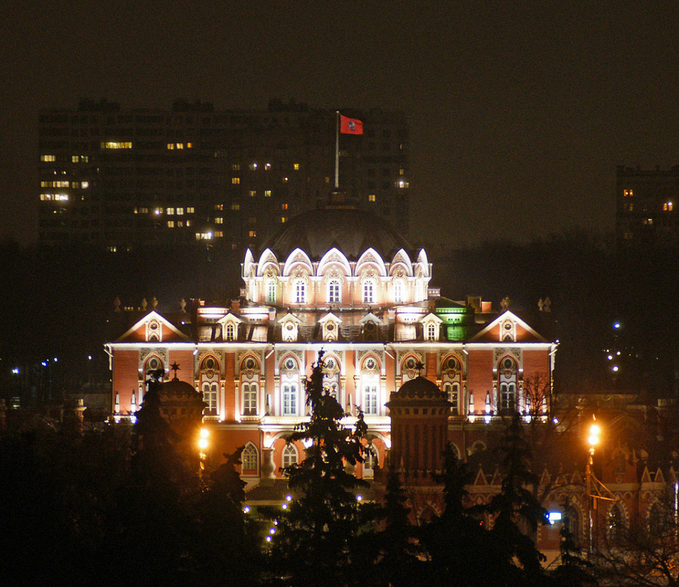 Петровский путевой дворец ночью, Москва