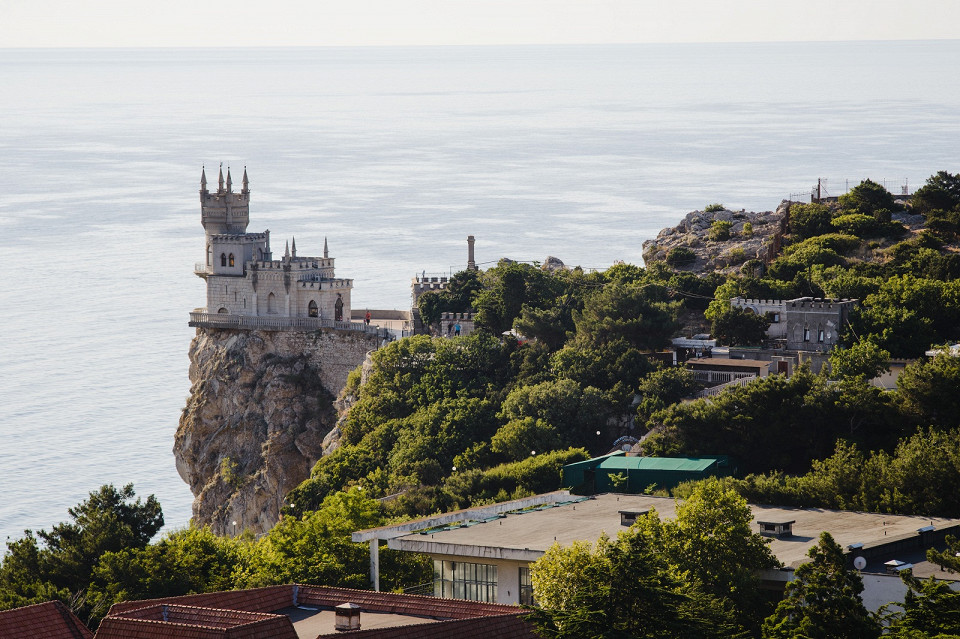 Крепость Ласточкино гнездо на Крымском полуострове