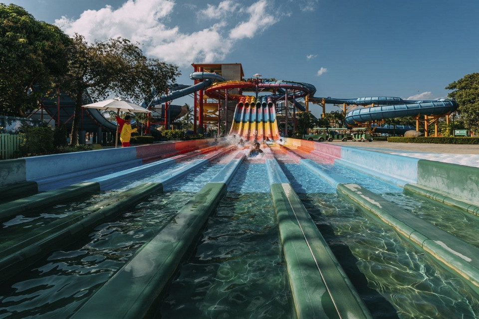 Водные горки, аквапарк в отеле Rixos