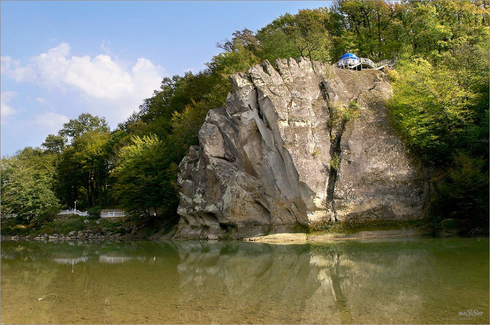 Целебный парк в Горячем Ключе, скала Петушок