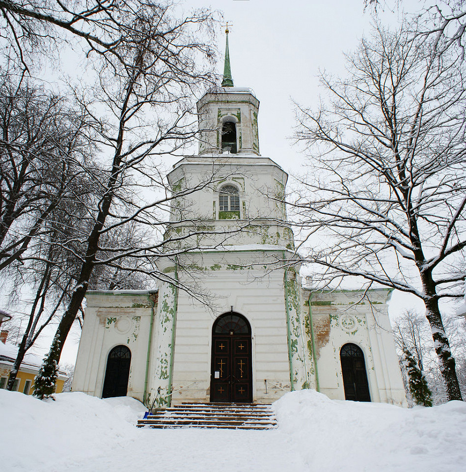 Успенский собор Тарту, вход