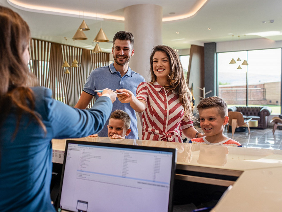 Хитрости продаж отельера — лайфхаки и приёмы НЛП 1