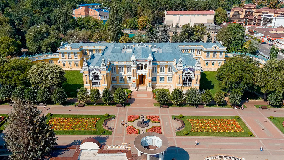 Вид на главные нарзанные ванны в Кисловодске