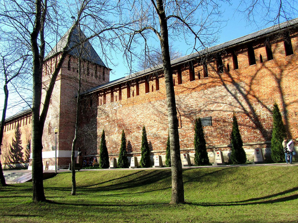 Смоленский кремль, Аллея героев