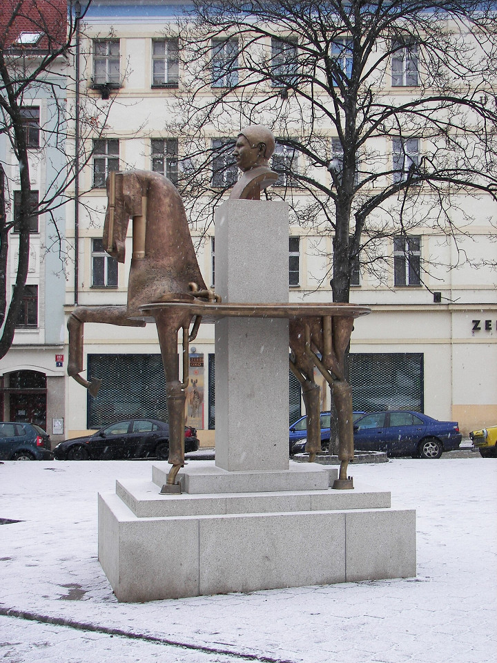 Памятник Ярославу Гашеку