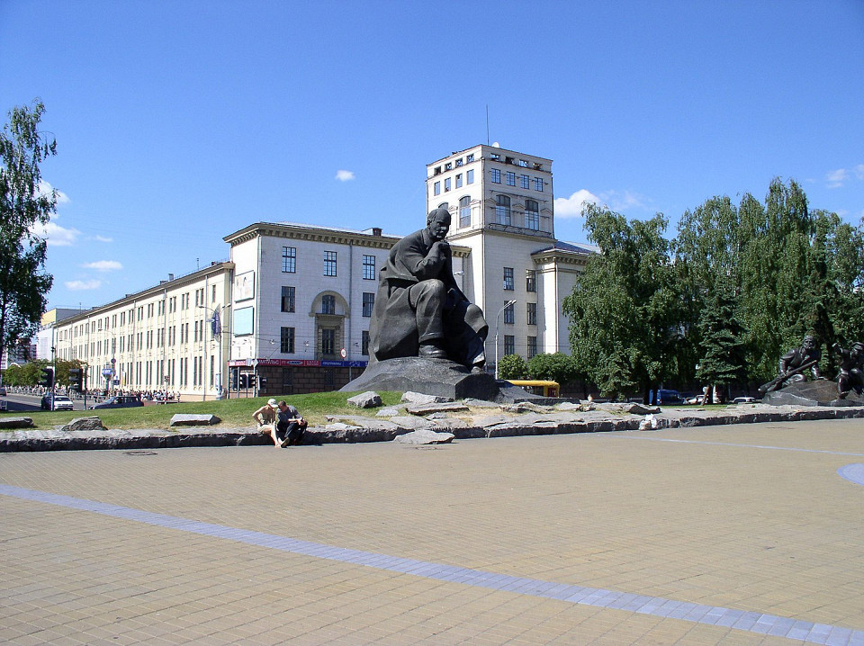 Площадь Якуба Коласа в Минске