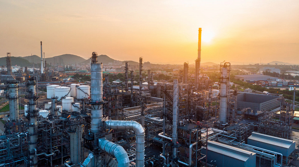 Нефтеперерабатывающий завод