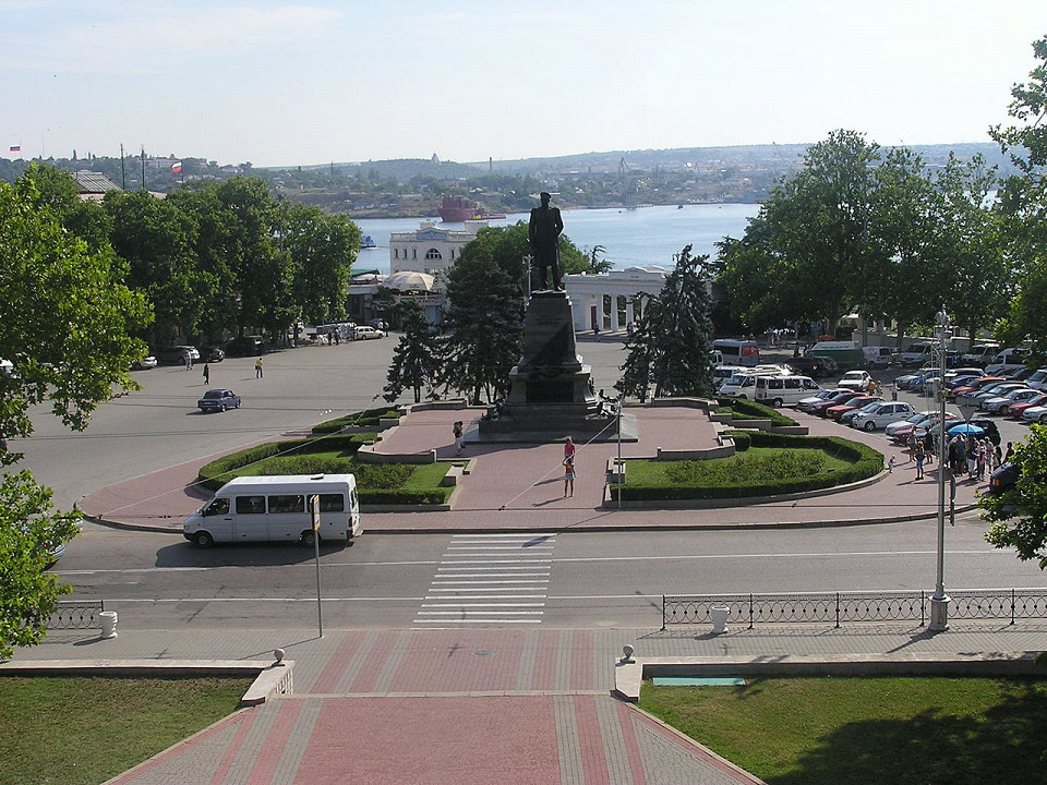 Вид на площадь Нахимова в Севастополе