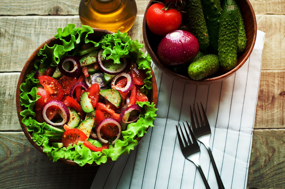 Салат из огурцов и помидоров