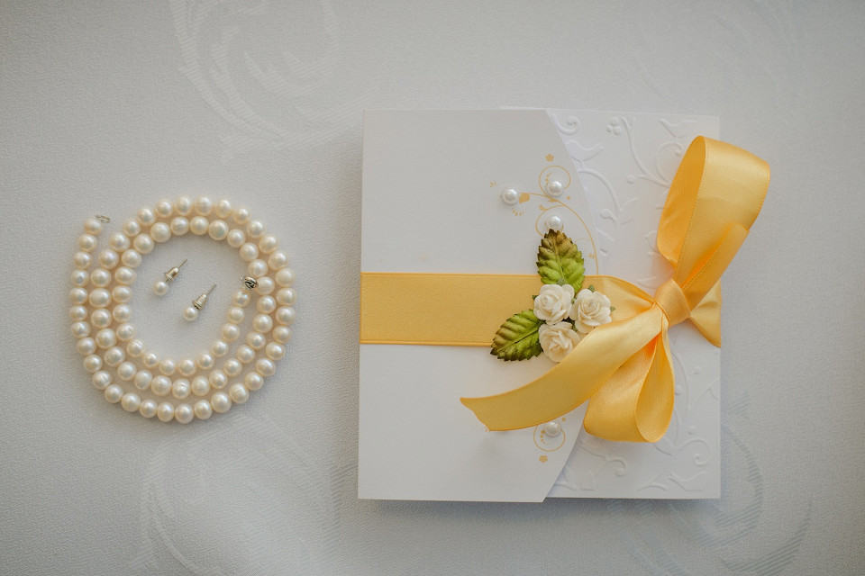 Серьги и бусы из искусственного жемчуга