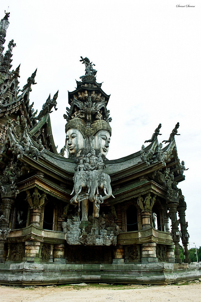 Храм Истины, крыша