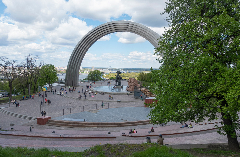 Арка дружбы народов в Крещатом парке