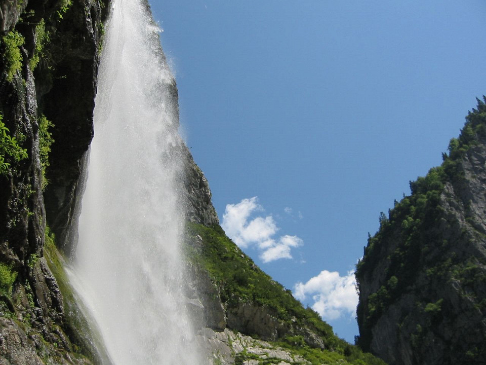 Река Гега, водопад