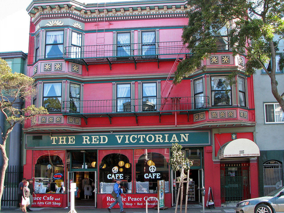 Район Хейт-Эшбери, исторический отель The Red Victorian