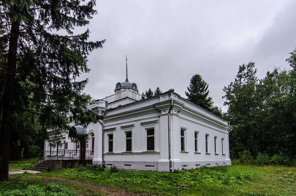 Белый дворец в музее-усадьбе Ботик Петра I