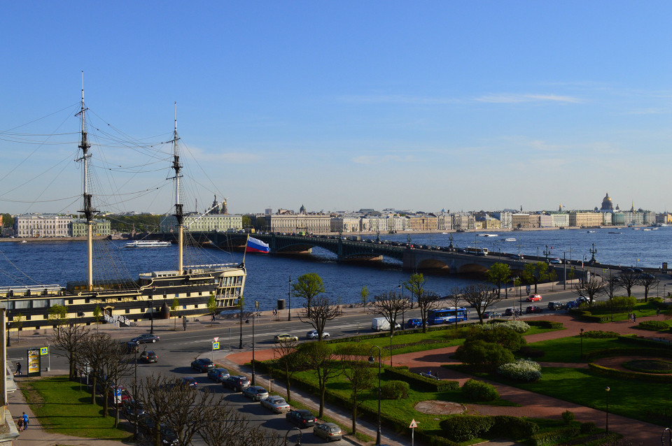 Троицкий мост в Санкт-Петербурге летом