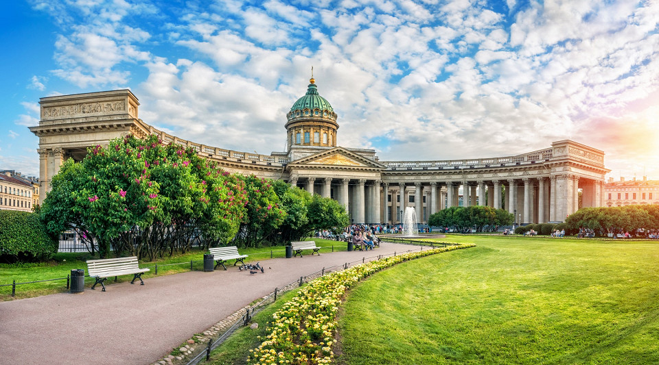 Казанский собор в Санкт-Петербурге летом