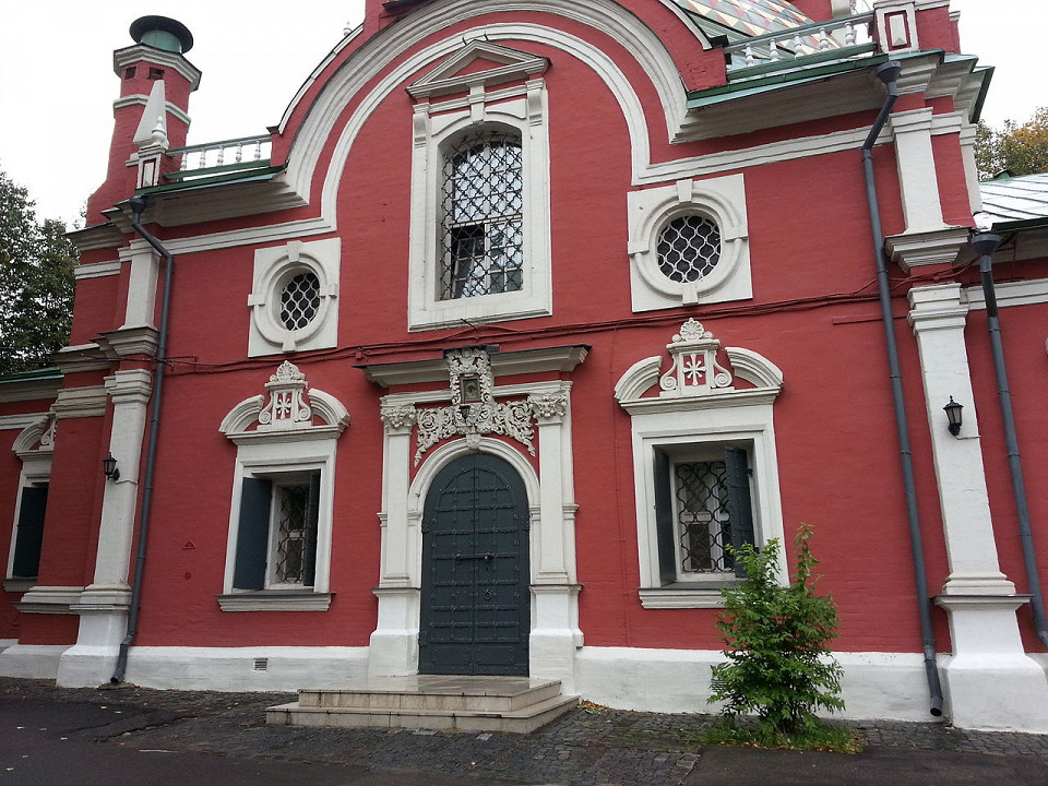 Храм Иоанна Воина на Якиманке, фасад