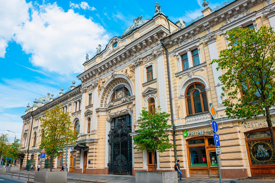 Фасад Сандуновских бань в Москве
