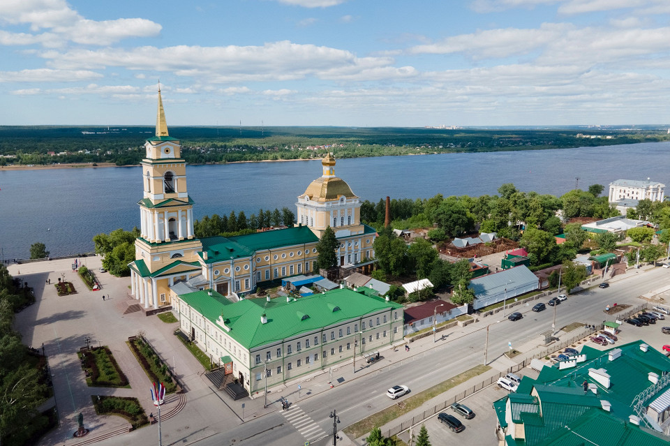 Река Кама и художественная галерея, Пермь