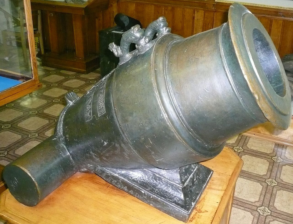 Военно-исторический музей Черноморского флота в Севастополе, русская мортира 1727 года