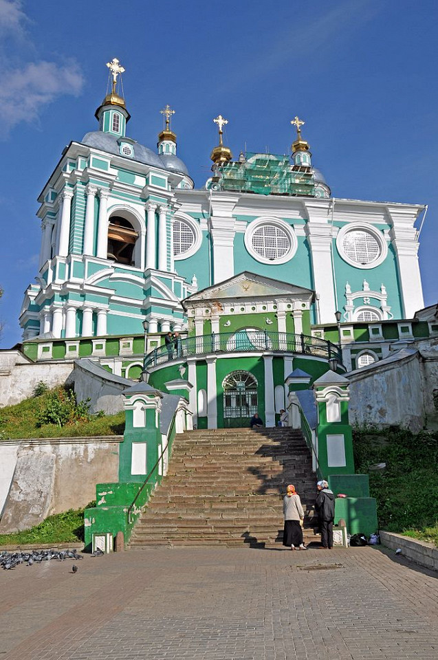 Успенский собор (Смоленск), вход