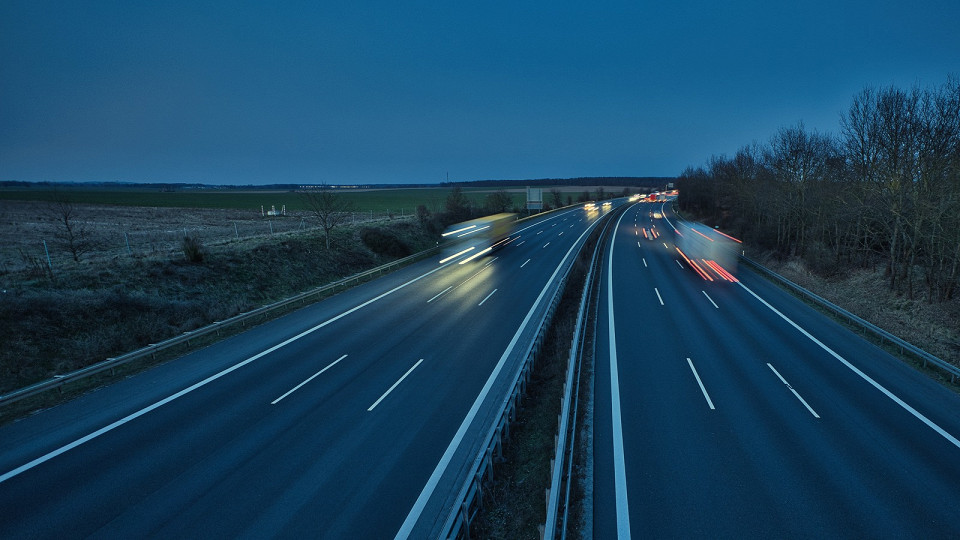 Автотрасса, ночь