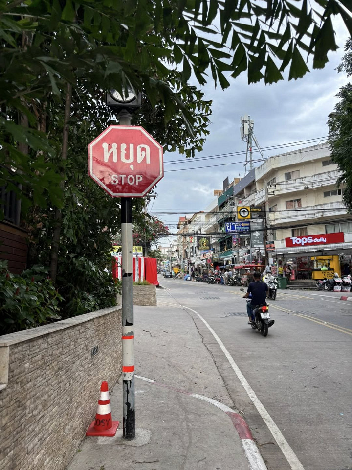 Грязно, специфическая еда, нет сервиса3