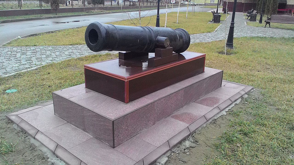 Музей Чеченской Республики, пушка