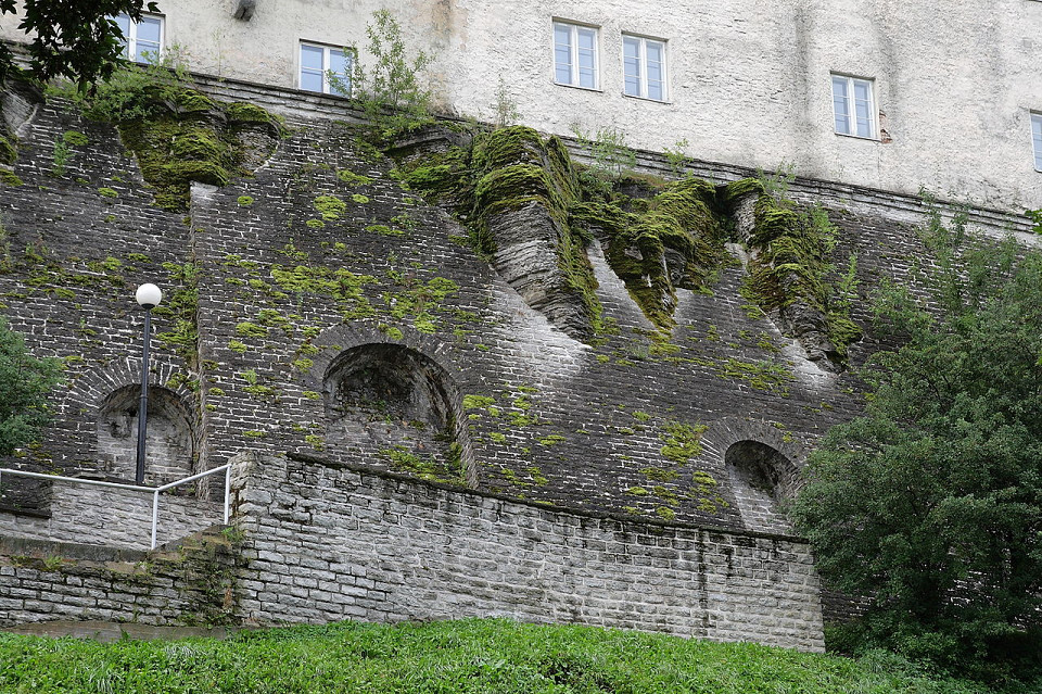 Замок Тоомпеа, старая кладка