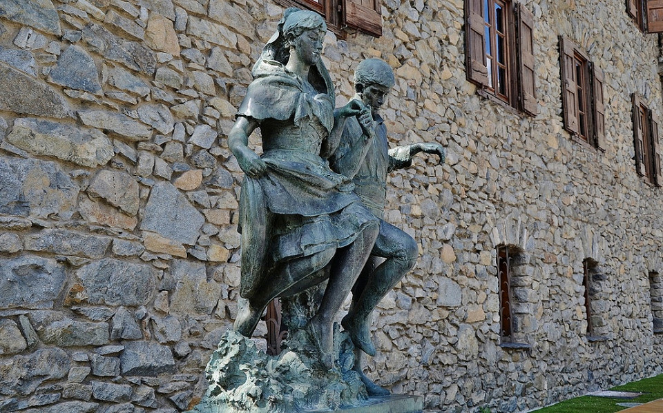 Скульптура национального танца, Каса-де-ла-Валь, Андорра-ла-Велья