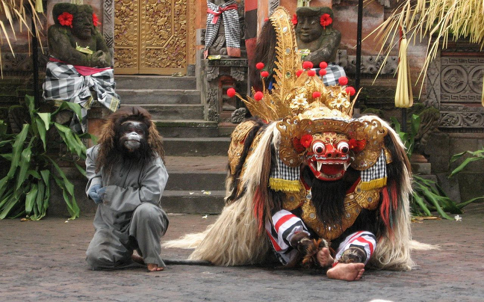 Танец Barong у храма Пура Пусех в Батубулане, Бали