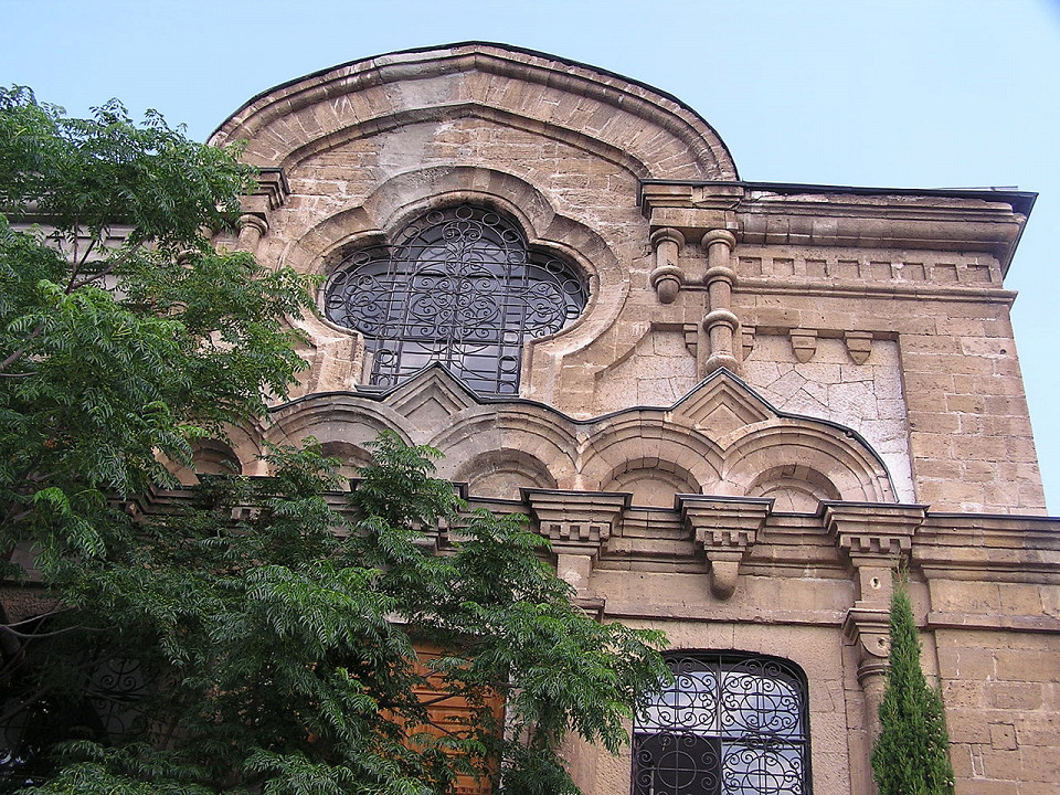 Храм Архангела Михаила в Алупке, фасад