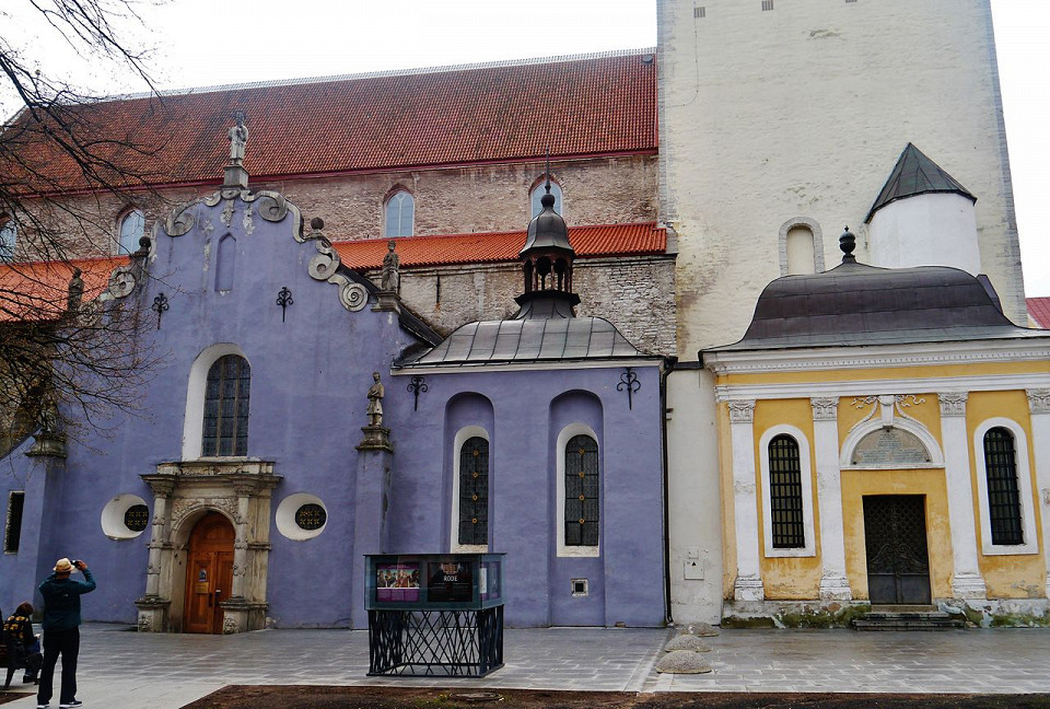 Церковь святого Николая, некрополь