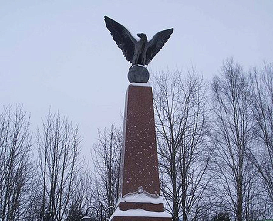 Памятник Орел в Старой Руссе