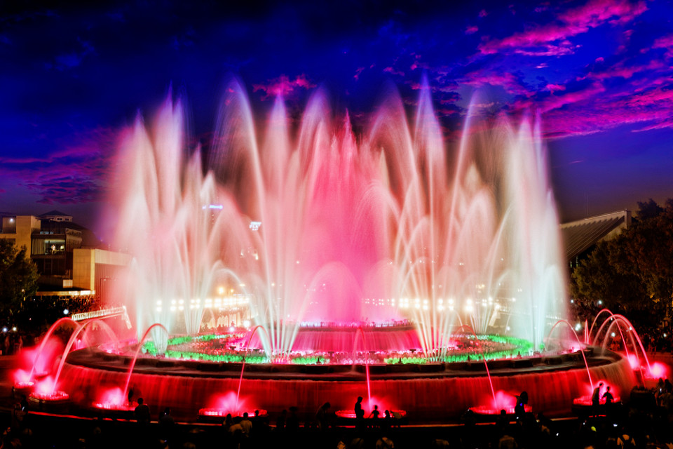 Поющие фонтаны La Fuente Magica de Montjuic, Барселона, Испания