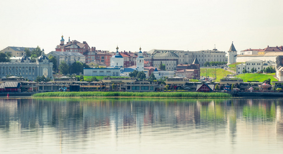 Городской пейзаж набережной города Казани
