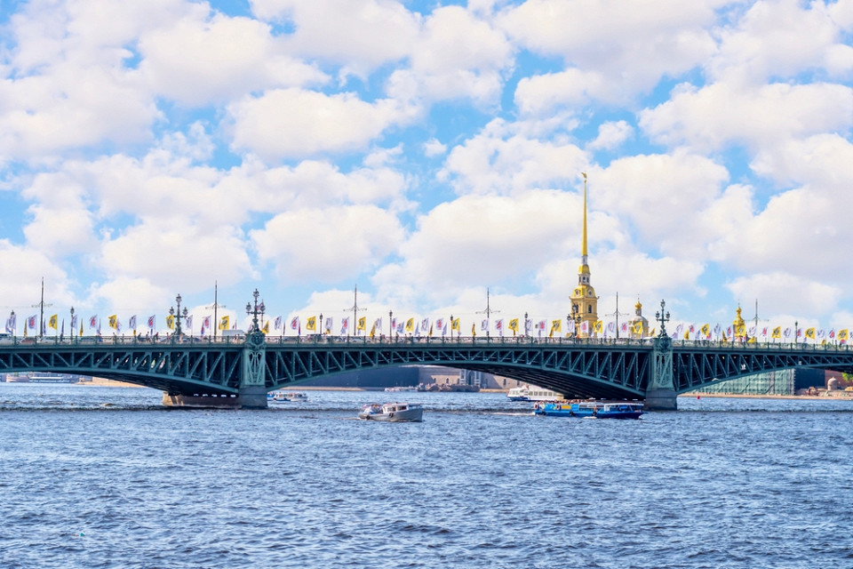 Теплоходы в акватории Невы, Санкт-Петербург