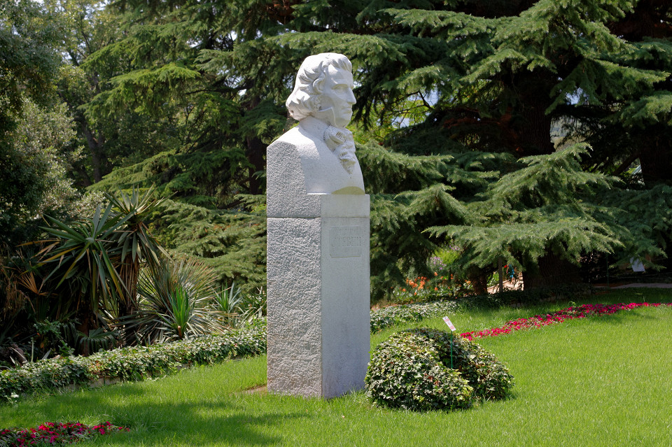 Бюст Стевена Христиана Христиановича, Никитский ботанический сад, Ялта
