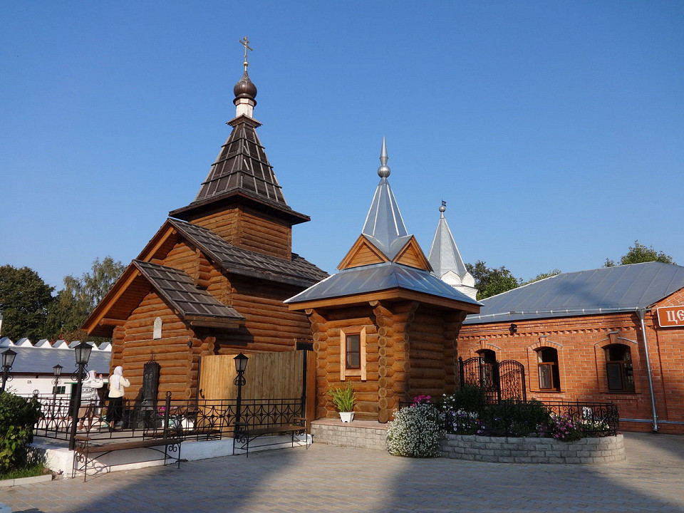 Свято-Троицкий монастырь, площадь Крестьянина