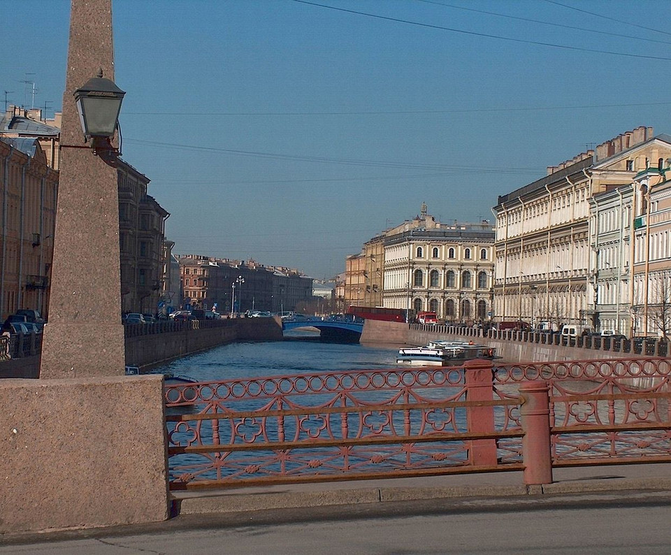Санкт-Петербург, вид на Синий мост с Красного моста