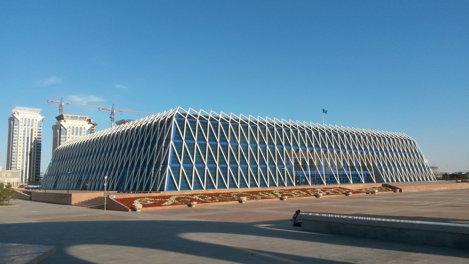 Вид на дворец Независимости, Астана