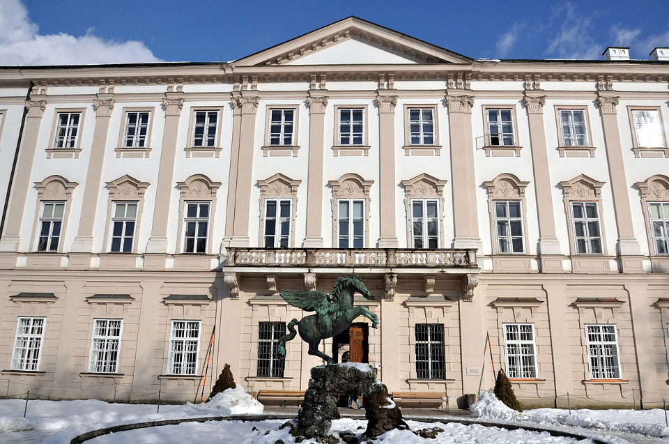 Дворец Мирабель, фасад