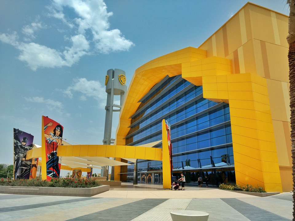 Warner Bros World Abu Dhabi, вид снаружи