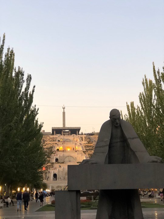 Ереван самостоятельно. Каскад Ереван 2023. Ереван в октябре фото. Армения мать Каскад. Ереван отзывы.