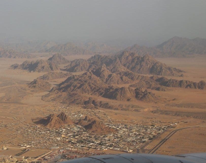 Шарм эль шейх 2022. Песчаная буря в Шарм Эль Шейхе. Горы в шармаль Шейхе. Аэропорт Египта Шарм-Эль-Шейх. Гора Моисея Шарм Эль Шейх.