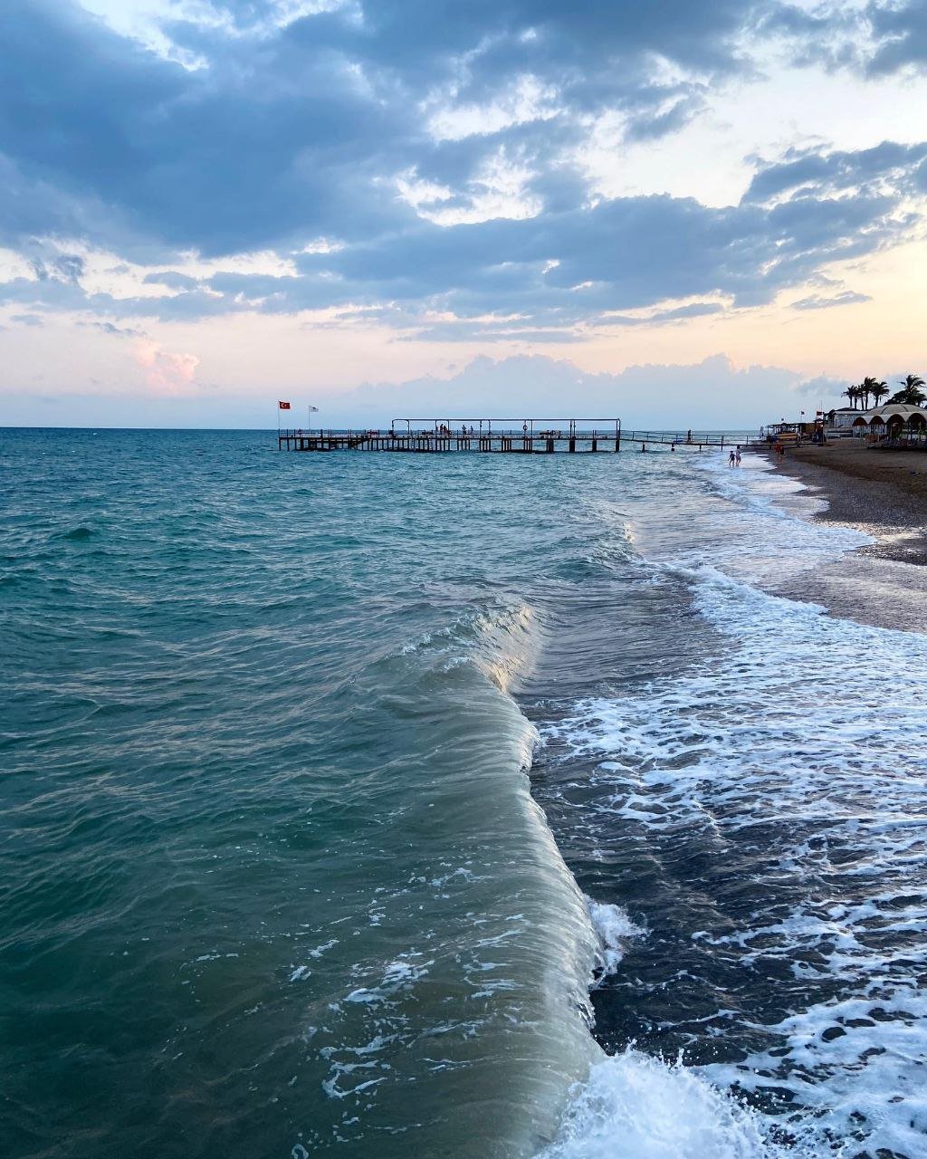 Турция белек температура в мае. Белек море. Белек море фото. Шторм в Белеке сейчас. Турция Белек сегодня вода на море.