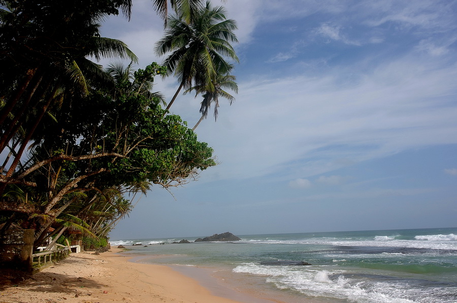 Погода в унаватуне шри ланка. Унаватуна Шри Ланка. ЦУНАМИ Шри Ланка Унаватуна. Бали пляжи Унаватуна.
