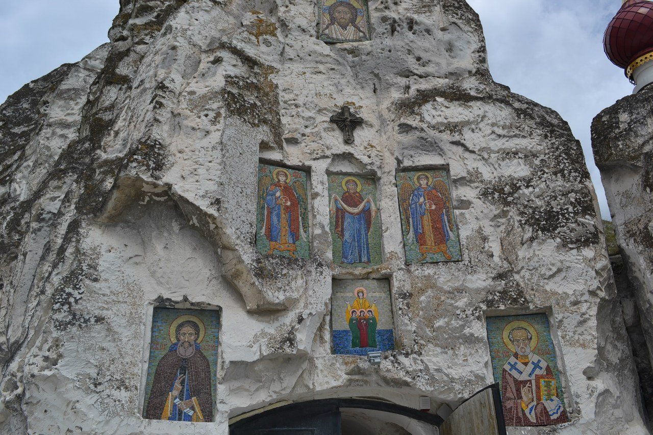 Костомаровский Свято-Спасский монастырь: описание, история, фото, точный  адрес