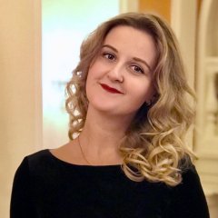 Анна Школова